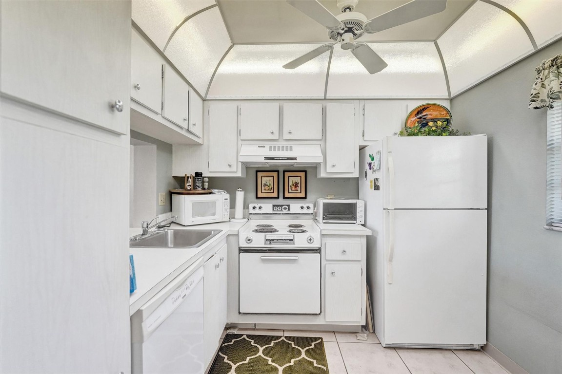 9430 Poinciana Pl 112