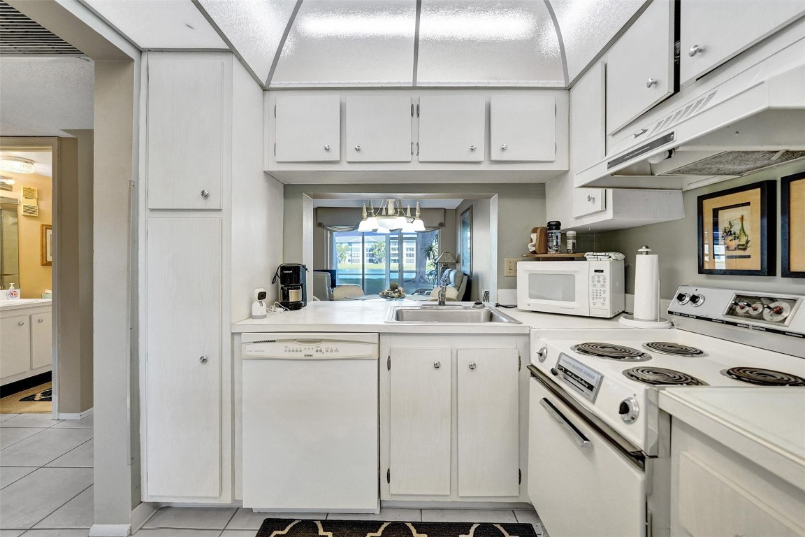 9430 Poinciana Pl 112