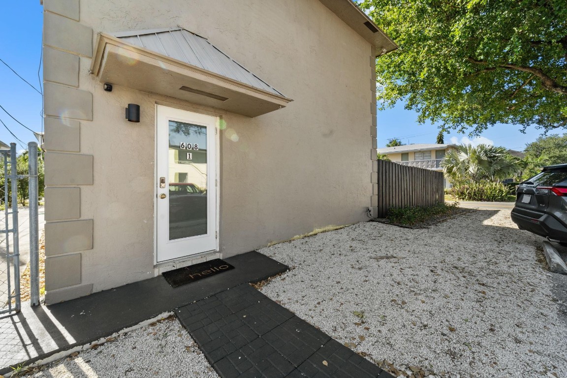 608 NE 29th Dr 1