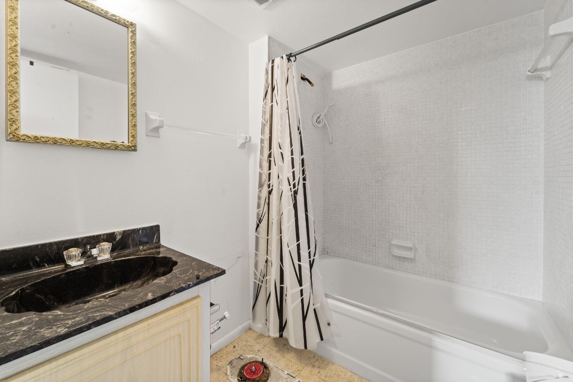 114 Royal Park Dr 4A