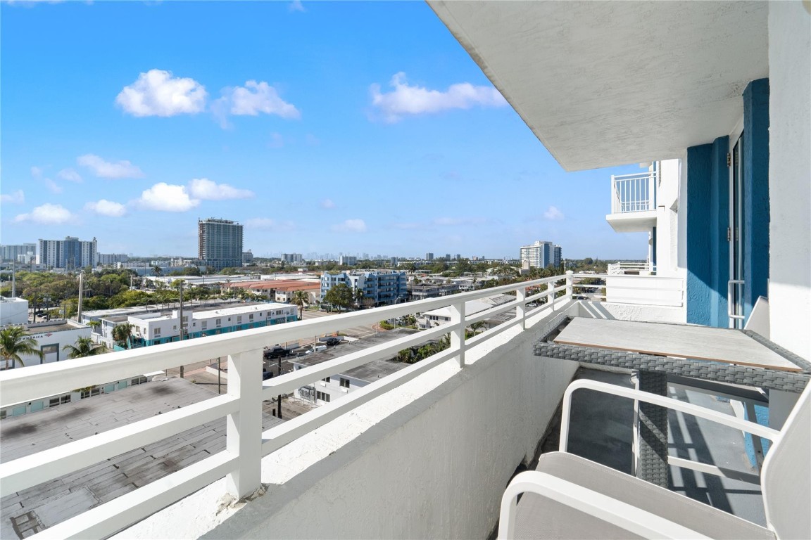 7600 Collins Ave 902