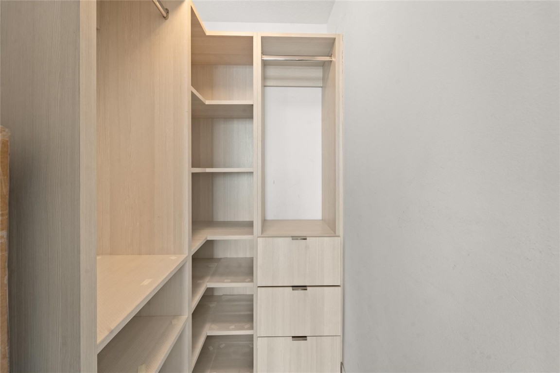 7600 Collins Ave 902