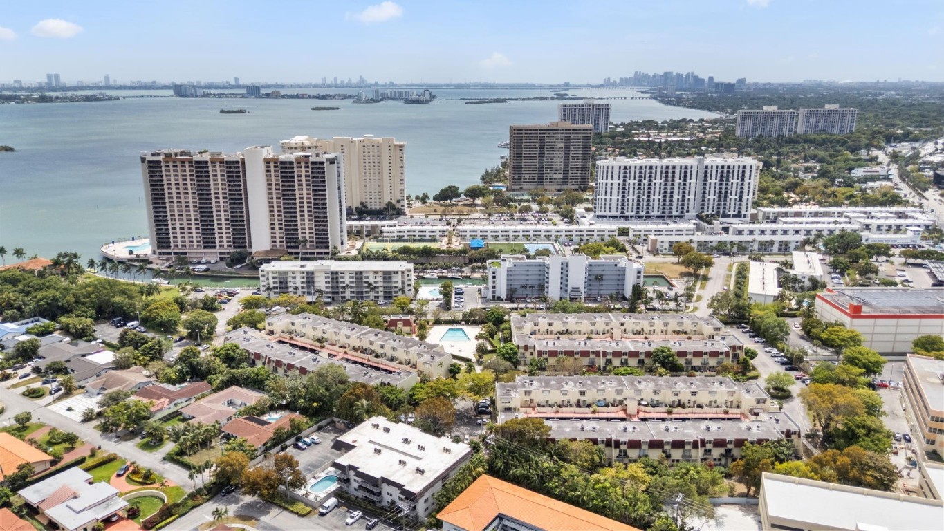 1655 NE 115th St 10B