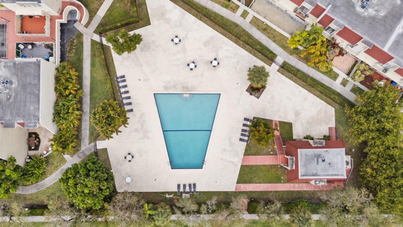 1655 NE 115th St 10B