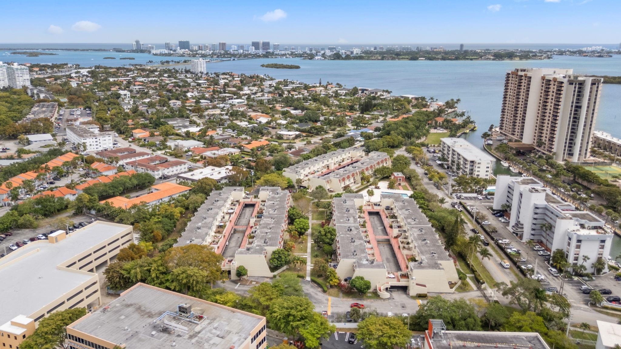 1655 NE 115th St 10B