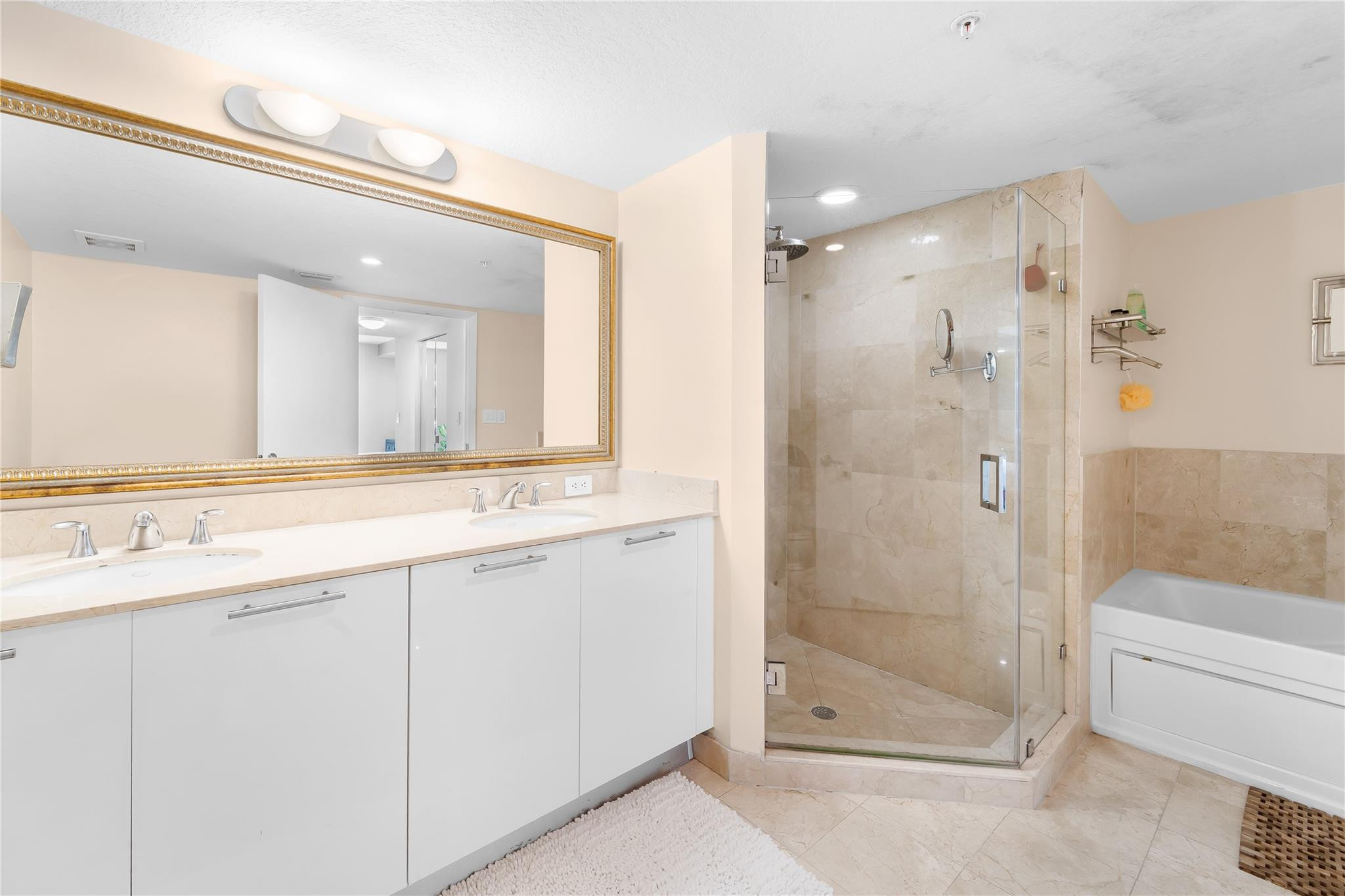 1800 N Bayshore Dr 2914