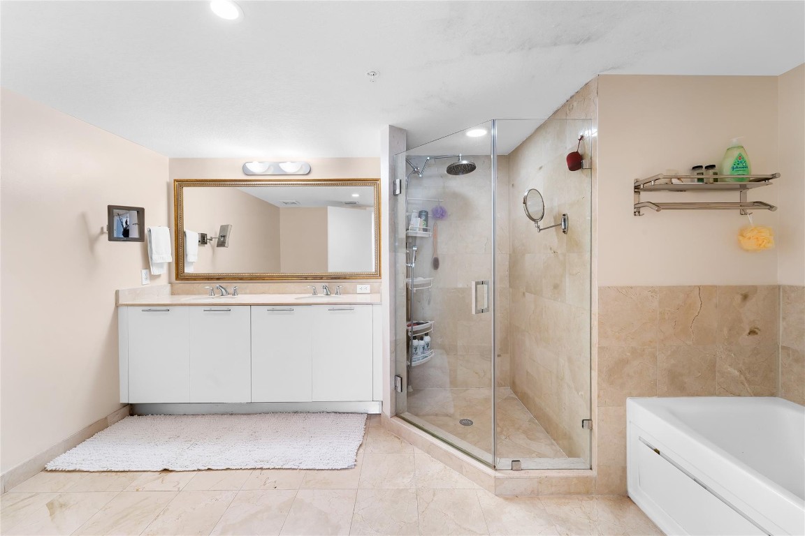 1800 N Bayshore Dr 2914