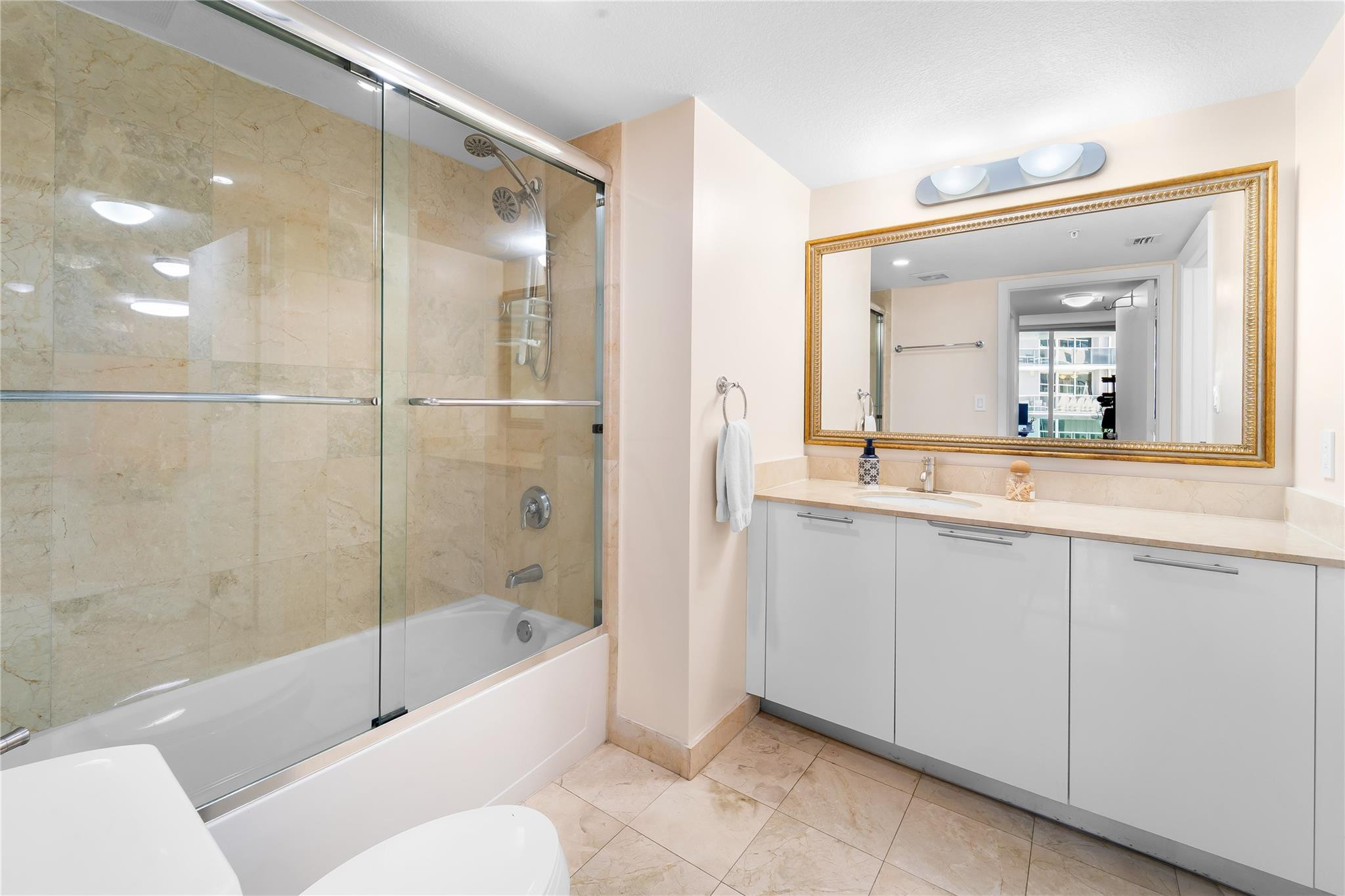 1800 N Bayshore Dr 2914