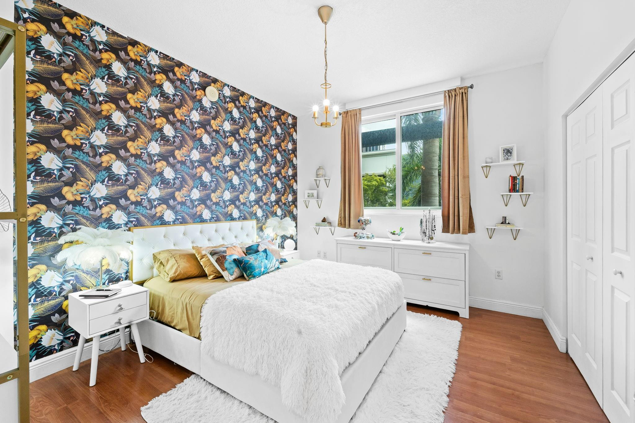 275 NE 18 ST 202
