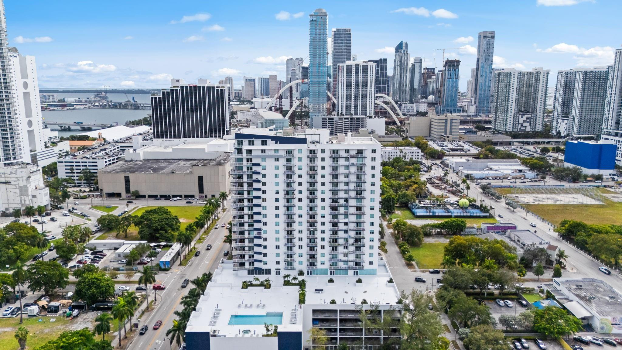 275 NE 18 ST 202