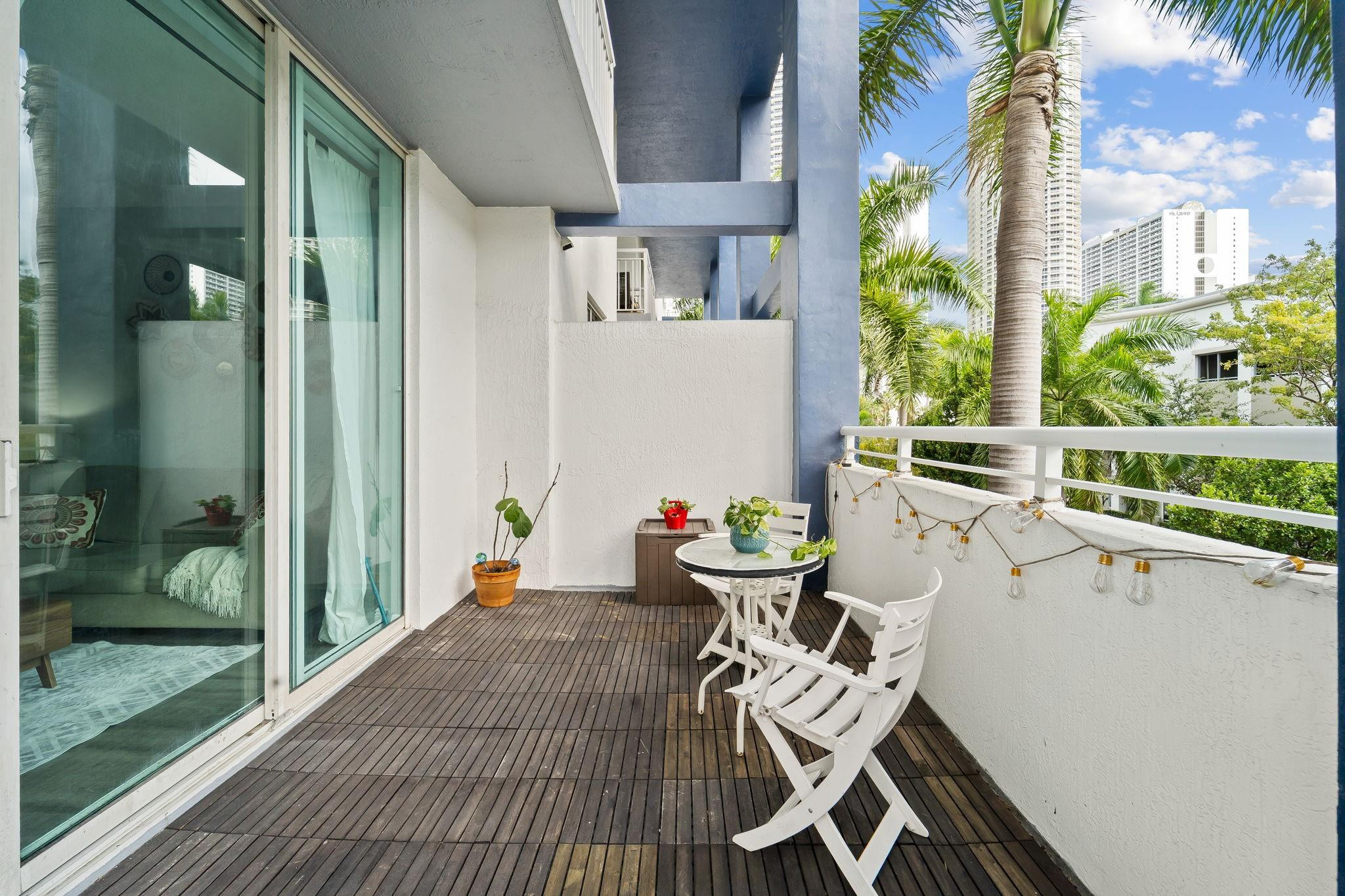 275 NE 18 ST 202