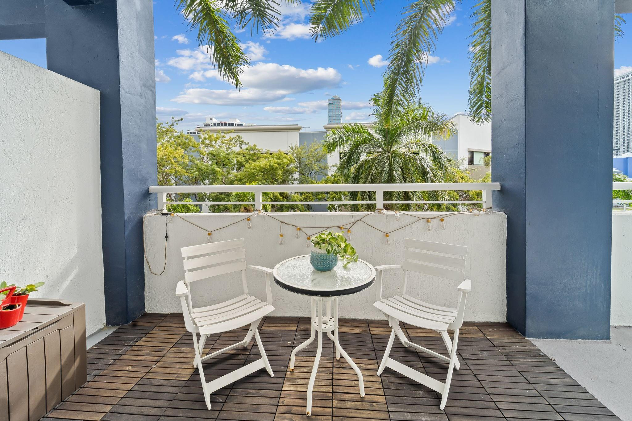 275 NE 18 ST 202