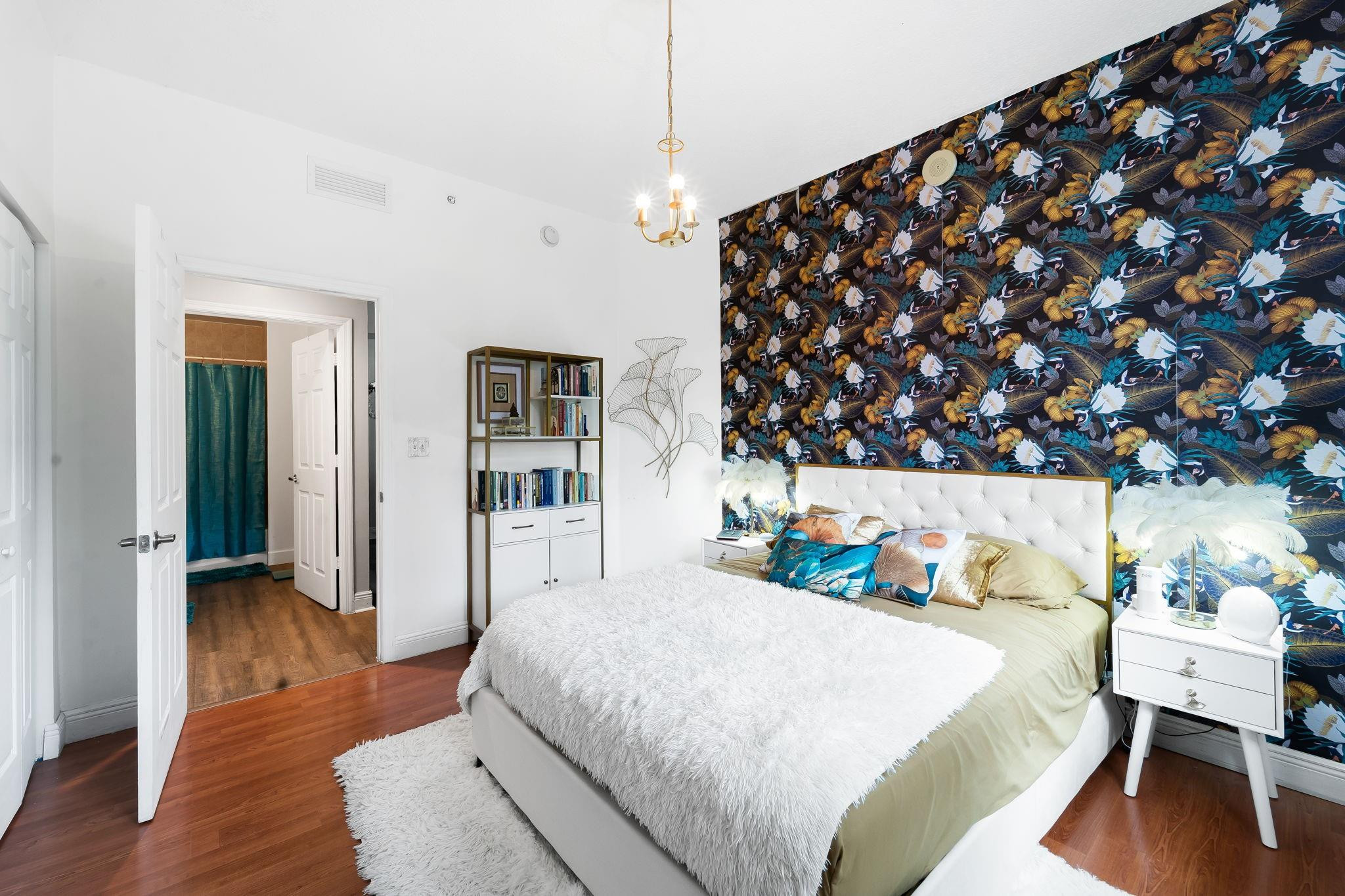 275 NE 18 ST 202