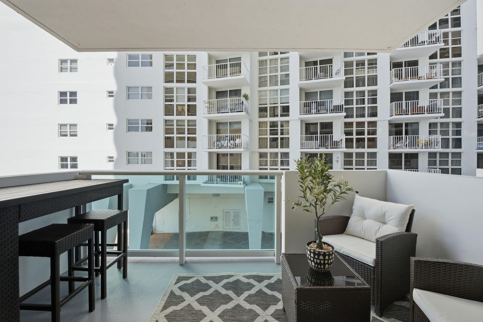 1200 West Avenue 324