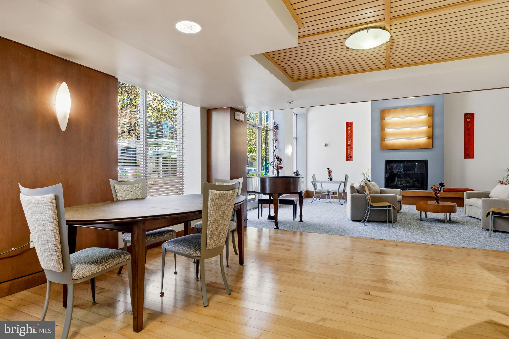 2200 N WESTMORELAND STREET 202