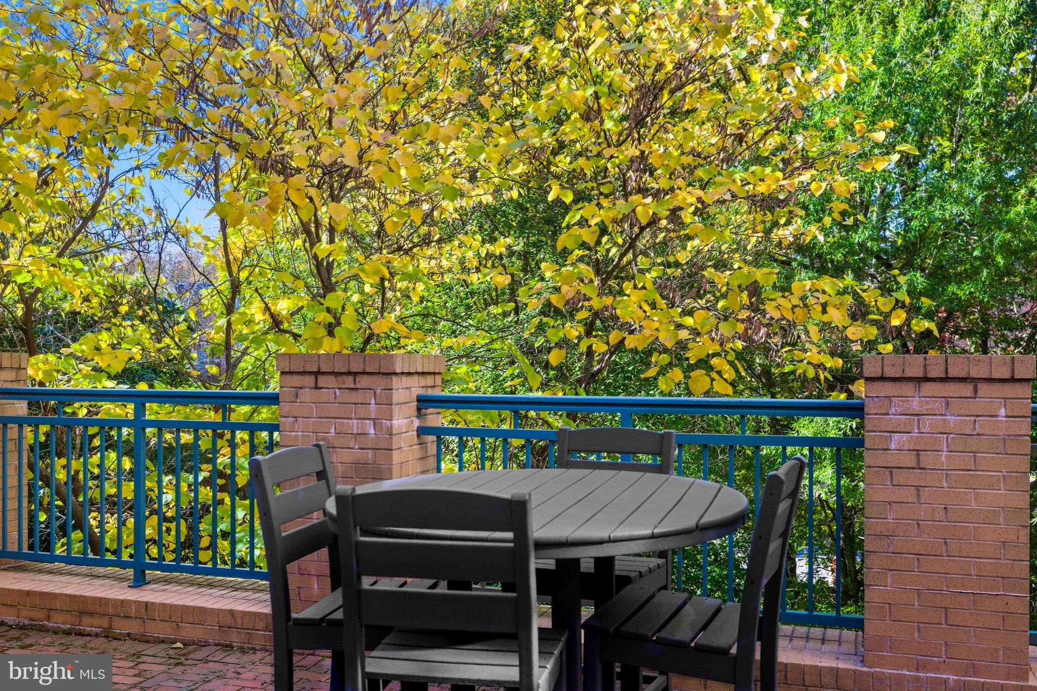 2200 N WESTMORELAND STREET 202