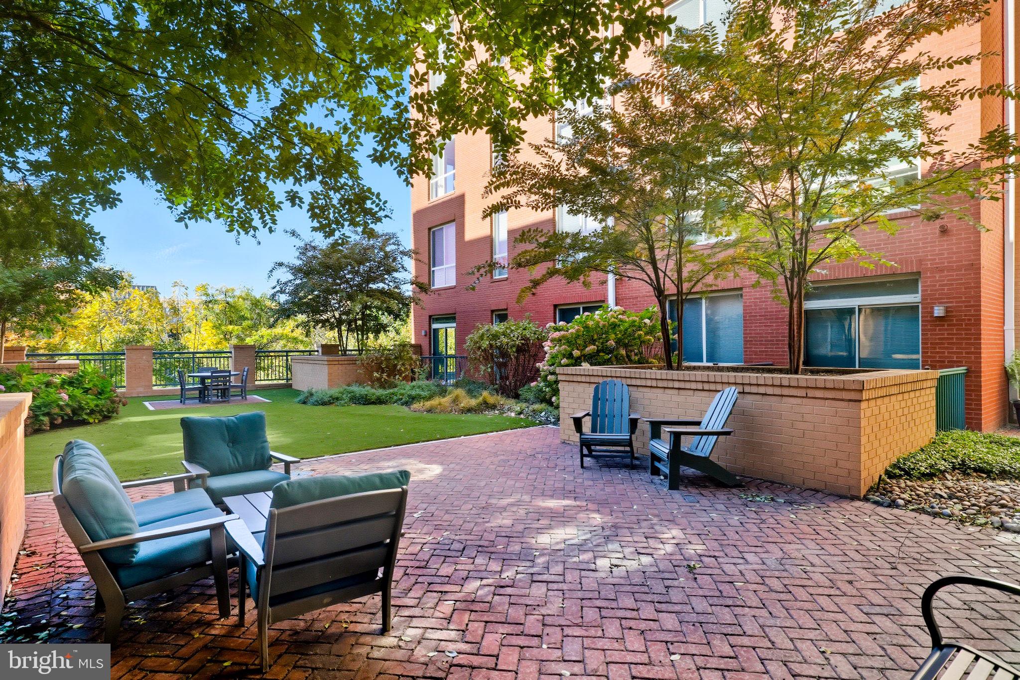 2200 N WESTMORELAND STREET 202