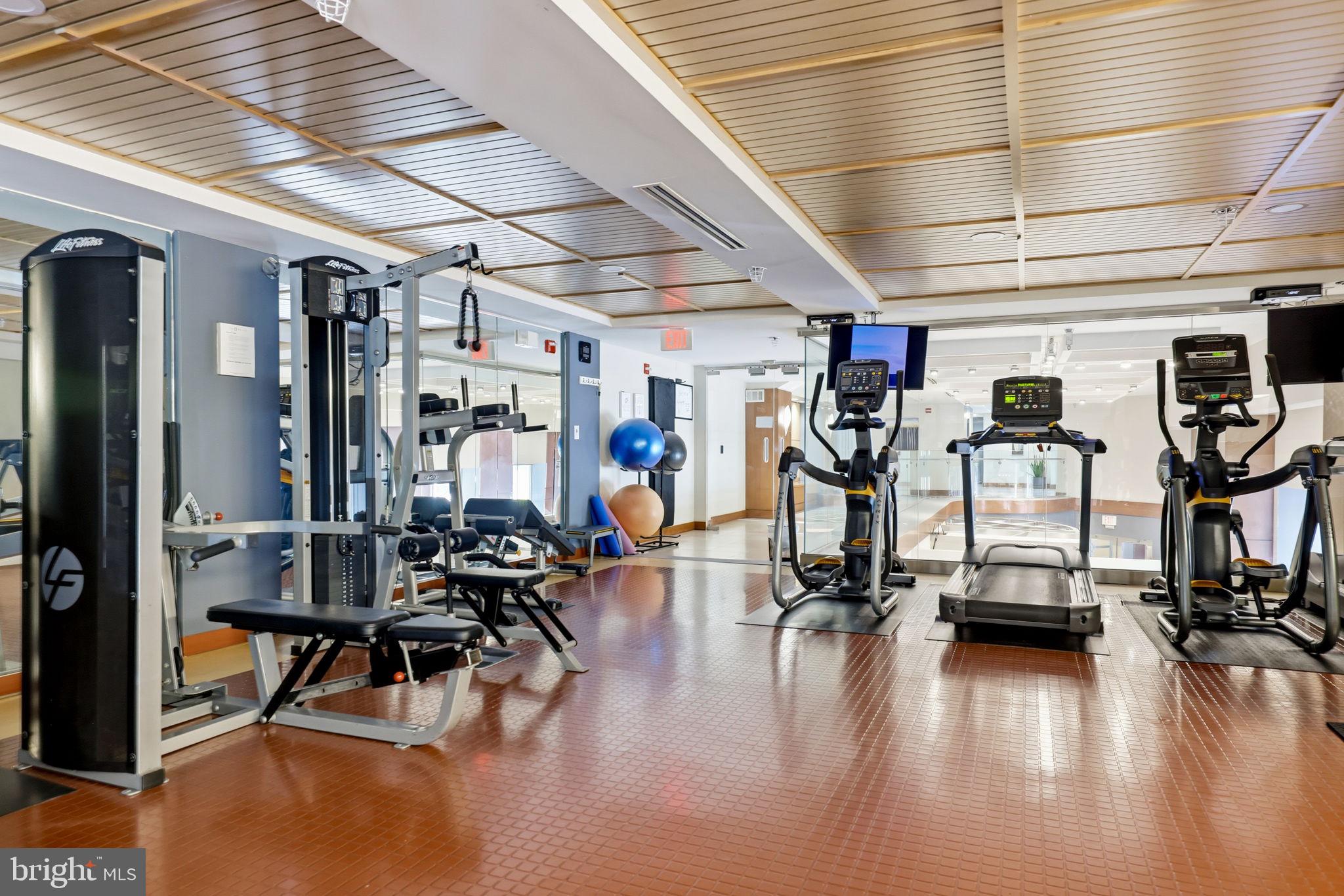 2200 N WESTMORELAND STREET 202