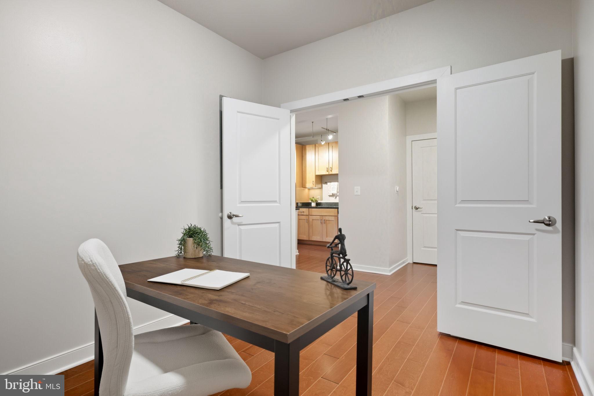 2200 N WESTMORELAND STREET 202