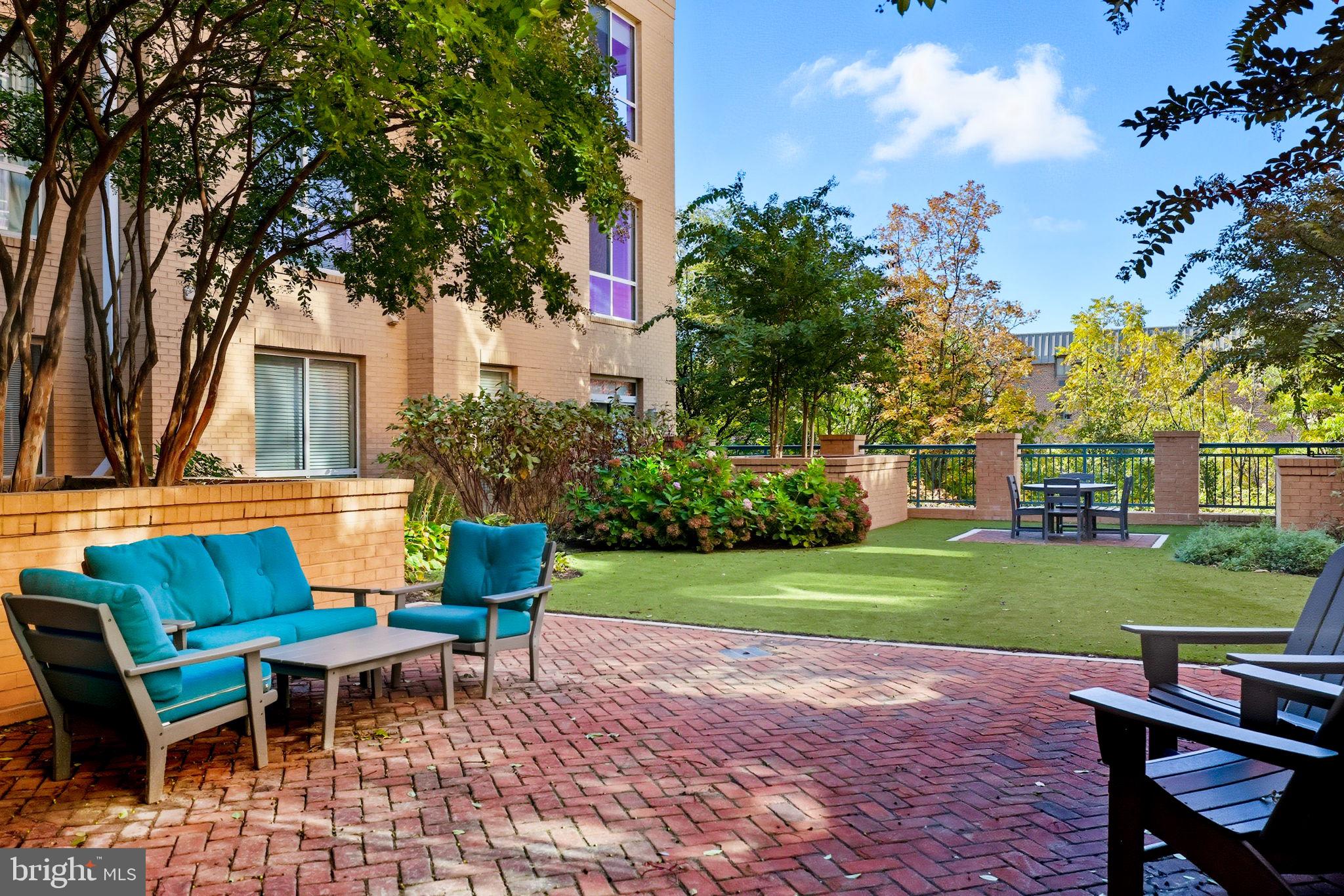 2200 N WESTMORELAND STREET 202