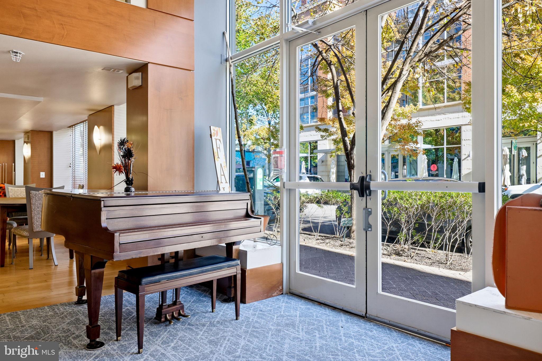 2200 N WESTMORELAND STREET 202