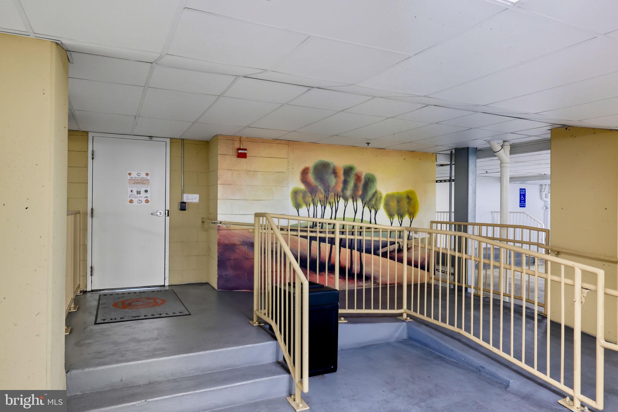 2200 N WESTMORELAND STREET 202