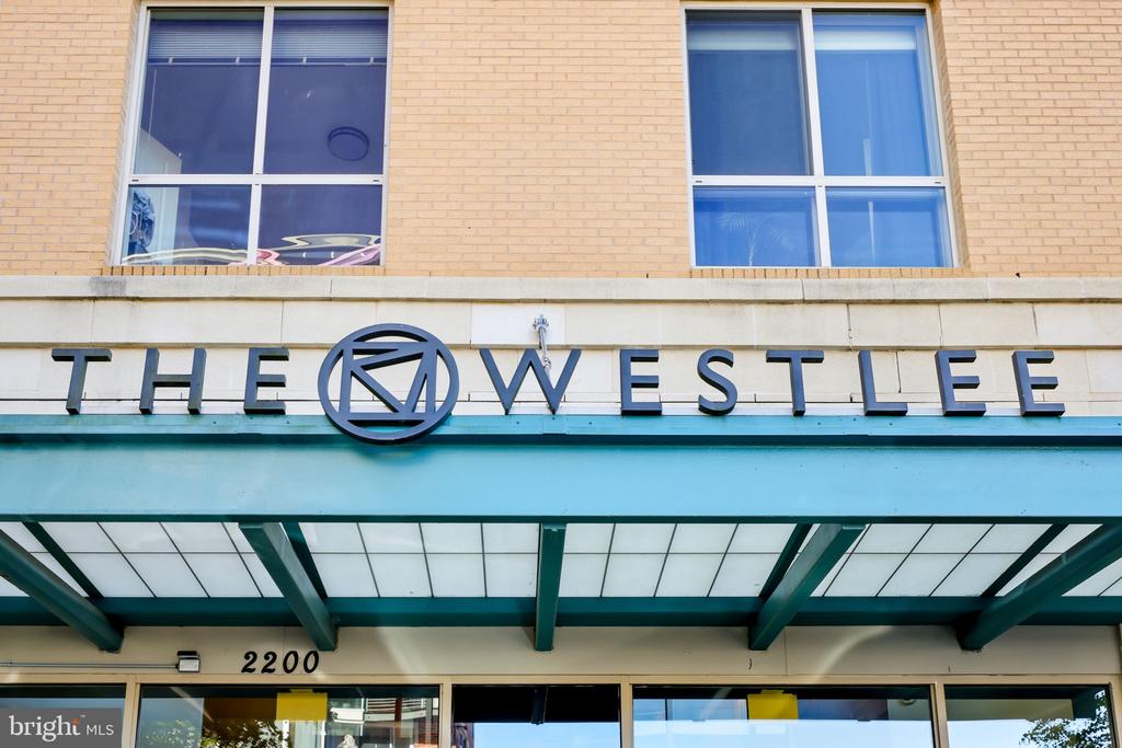 2200 N WESTMORELAND STREET 202