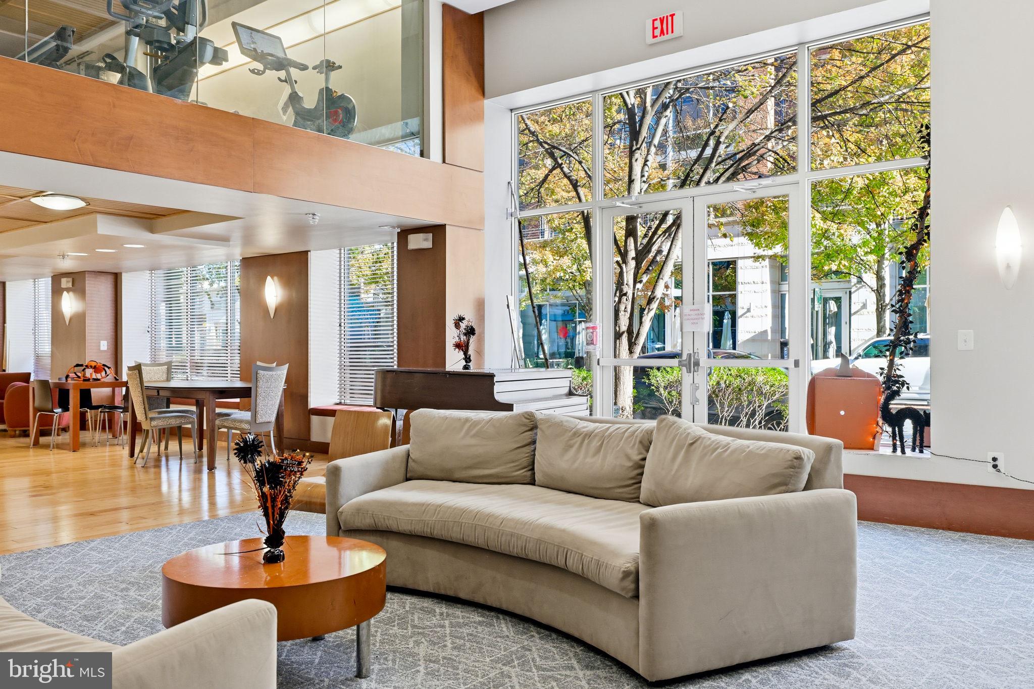 2200 N WESTMORELAND STREET 202