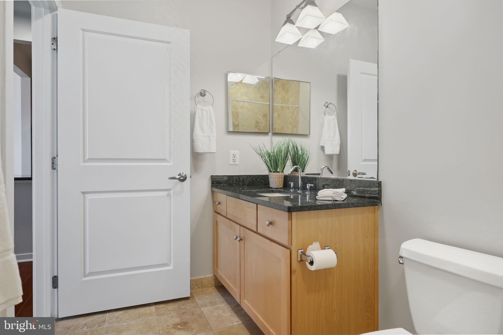 2200 N WESTMORELAND STREET 202