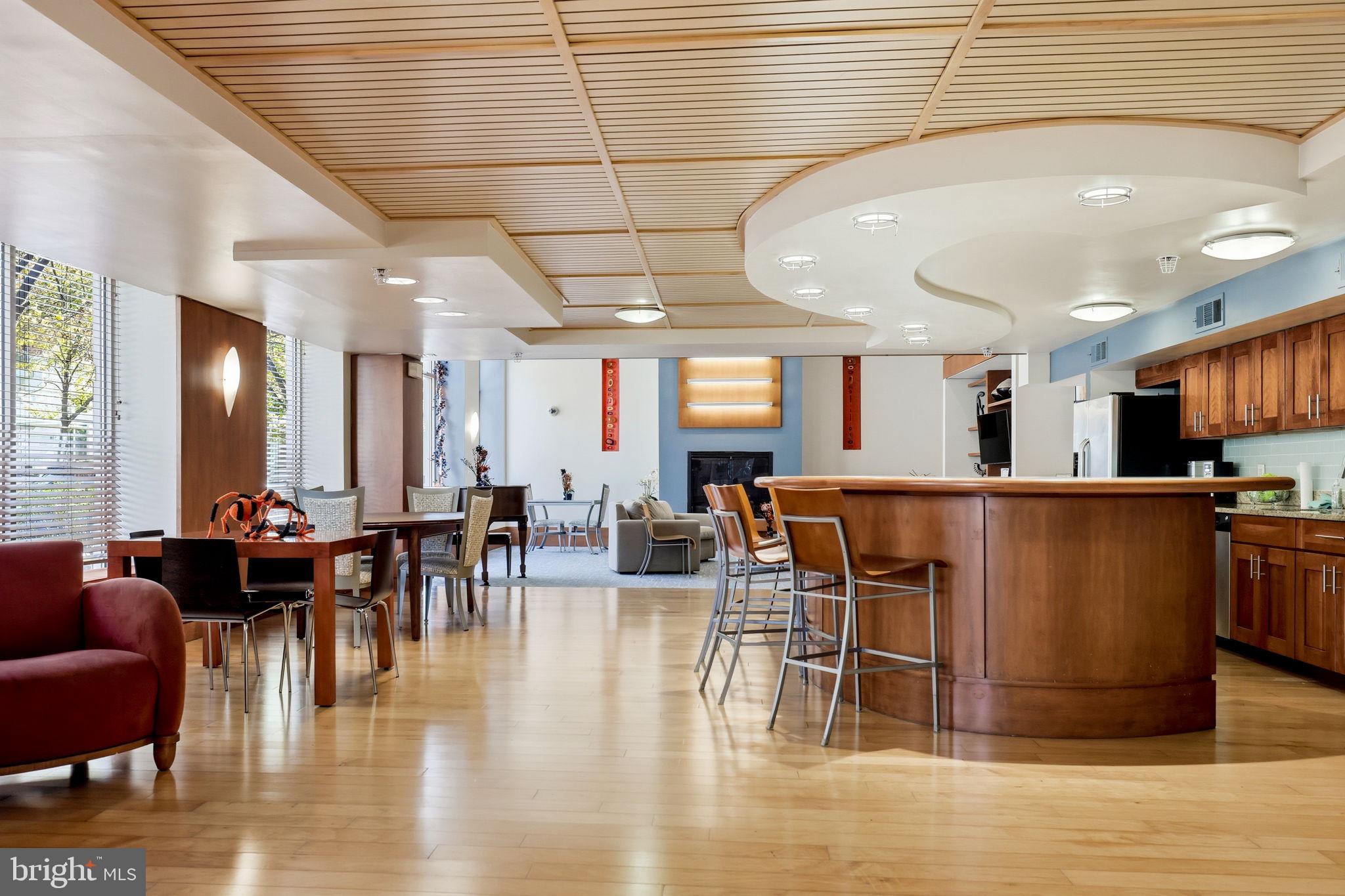 2200 N WESTMORELAND STREET 202