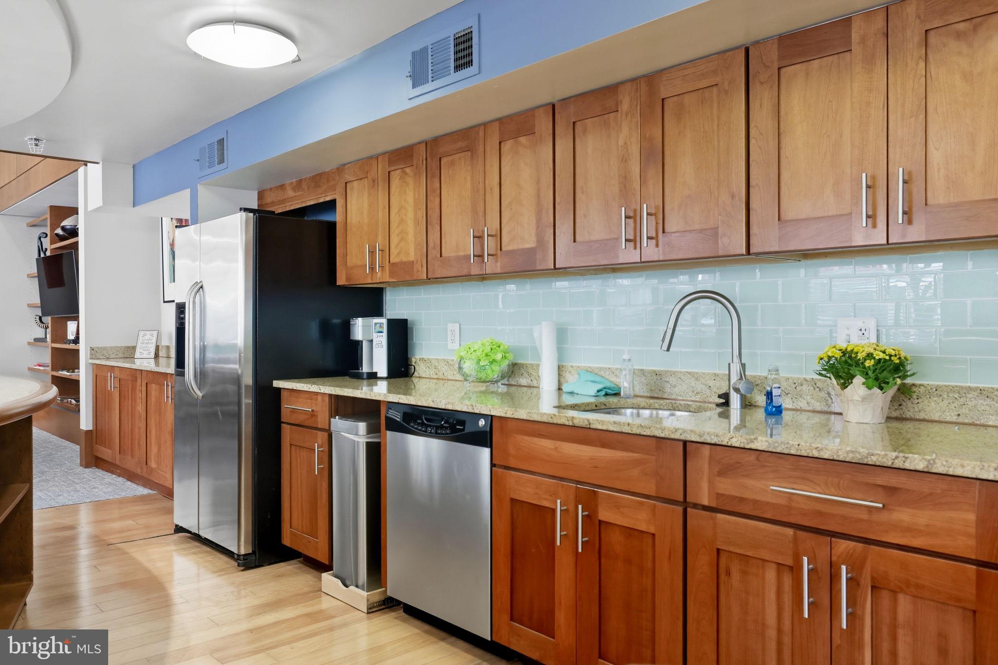 2200 N WESTMORELAND STREET 202