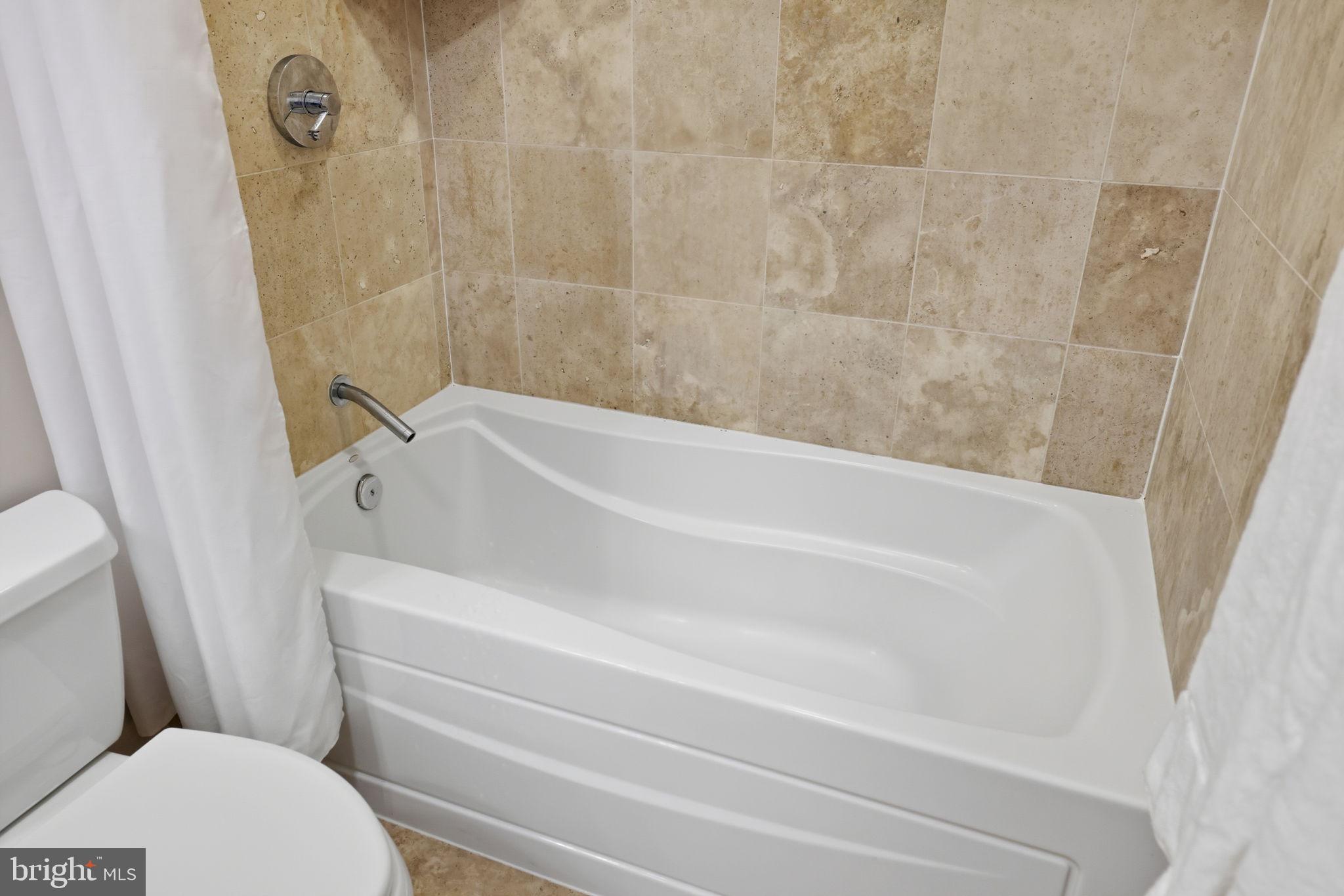 2200 N WESTMORELAND STREET 202