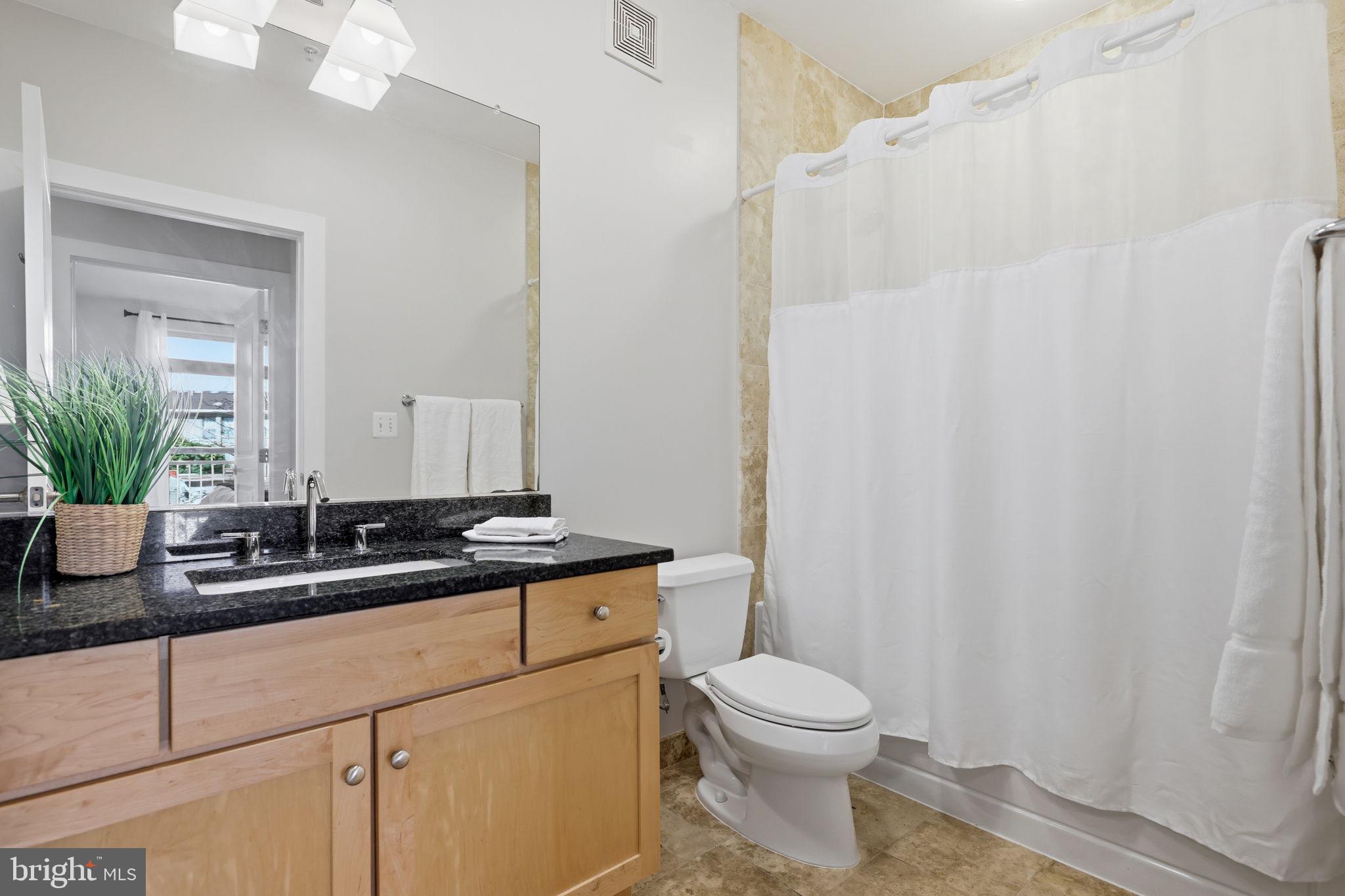 2200 N WESTMORELAND STREET 202