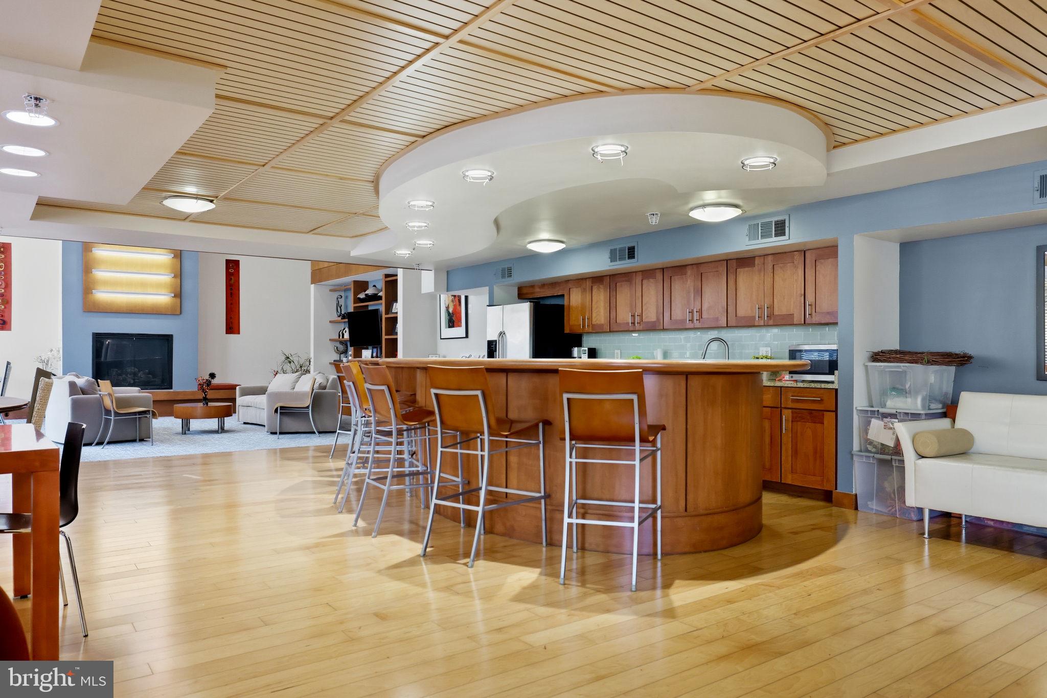 2200 N WESTMORELAND STREET 202