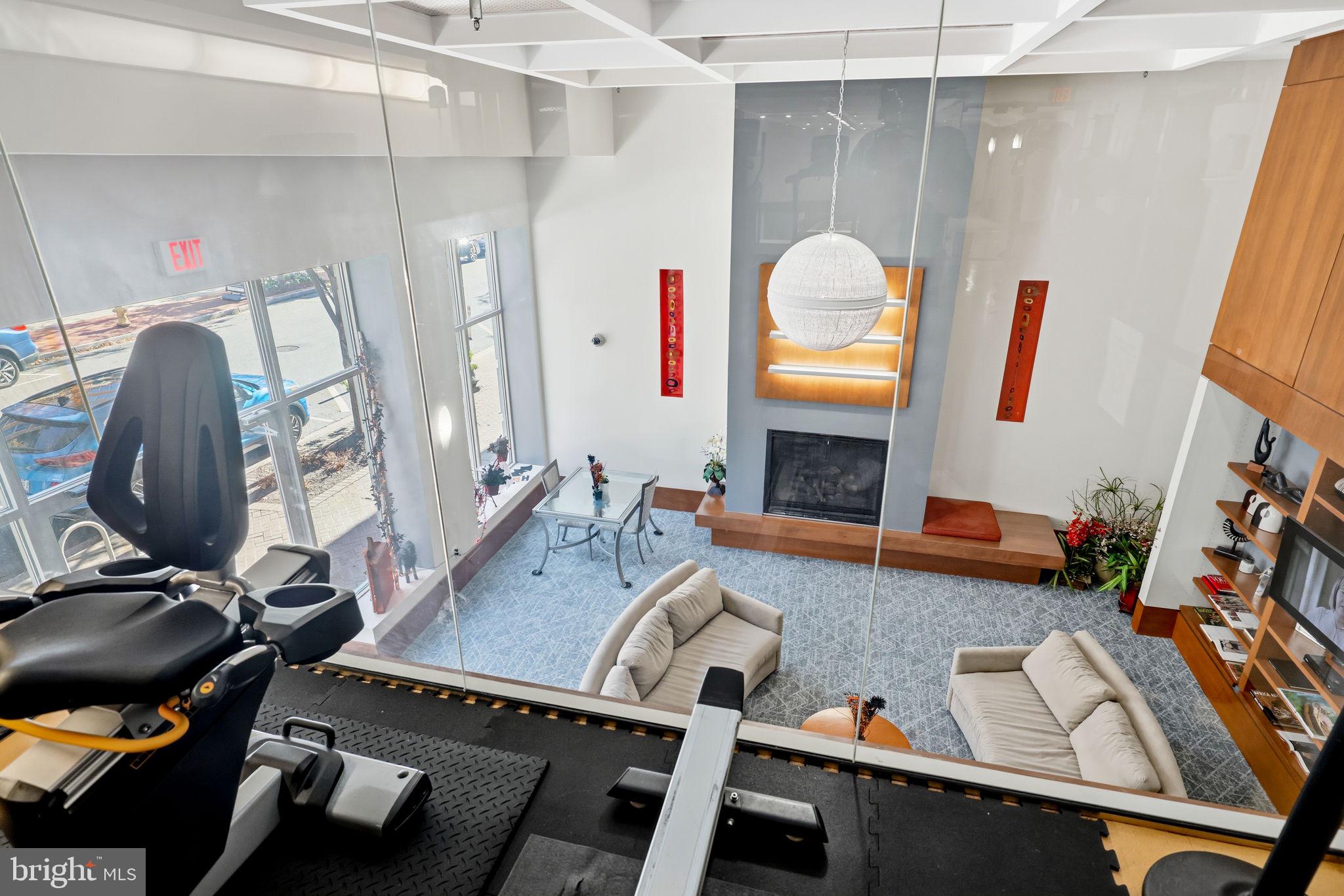 2200 N WESTMORELAND STREET 202