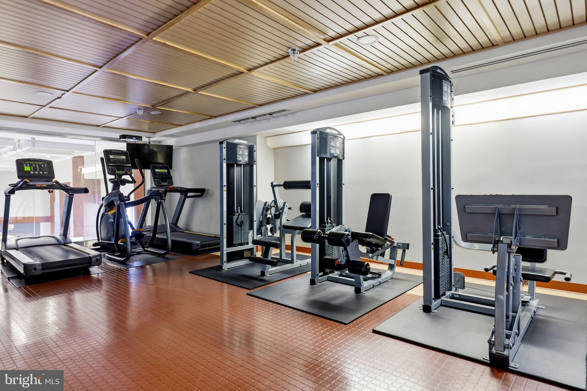 2200 N WESTMORELAND STREET 202