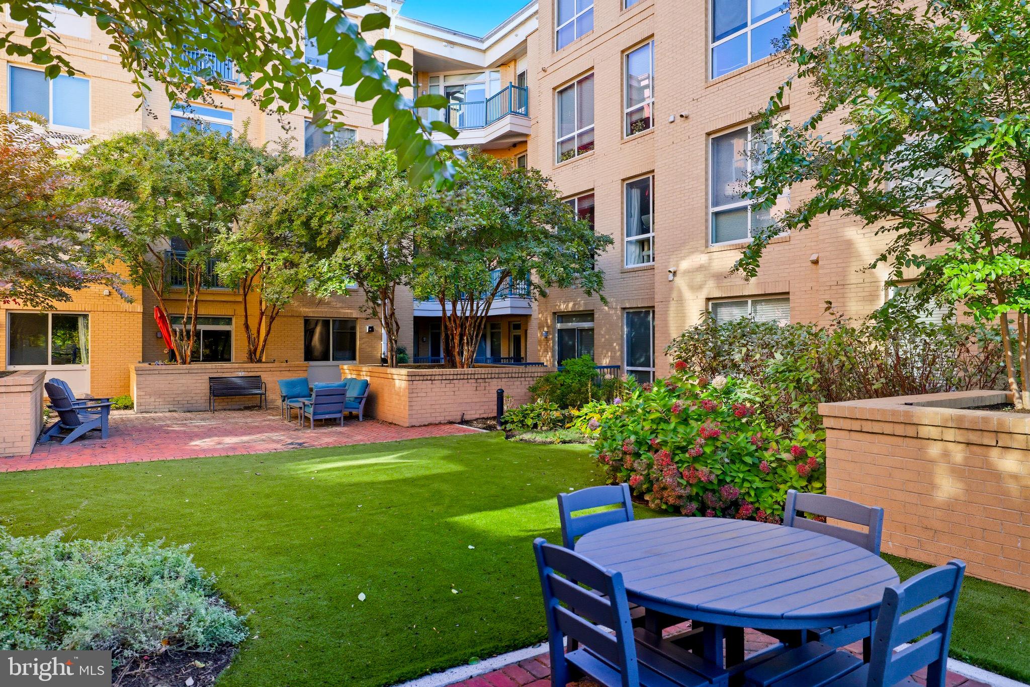 2200 N WESTMORELAND STREET 202