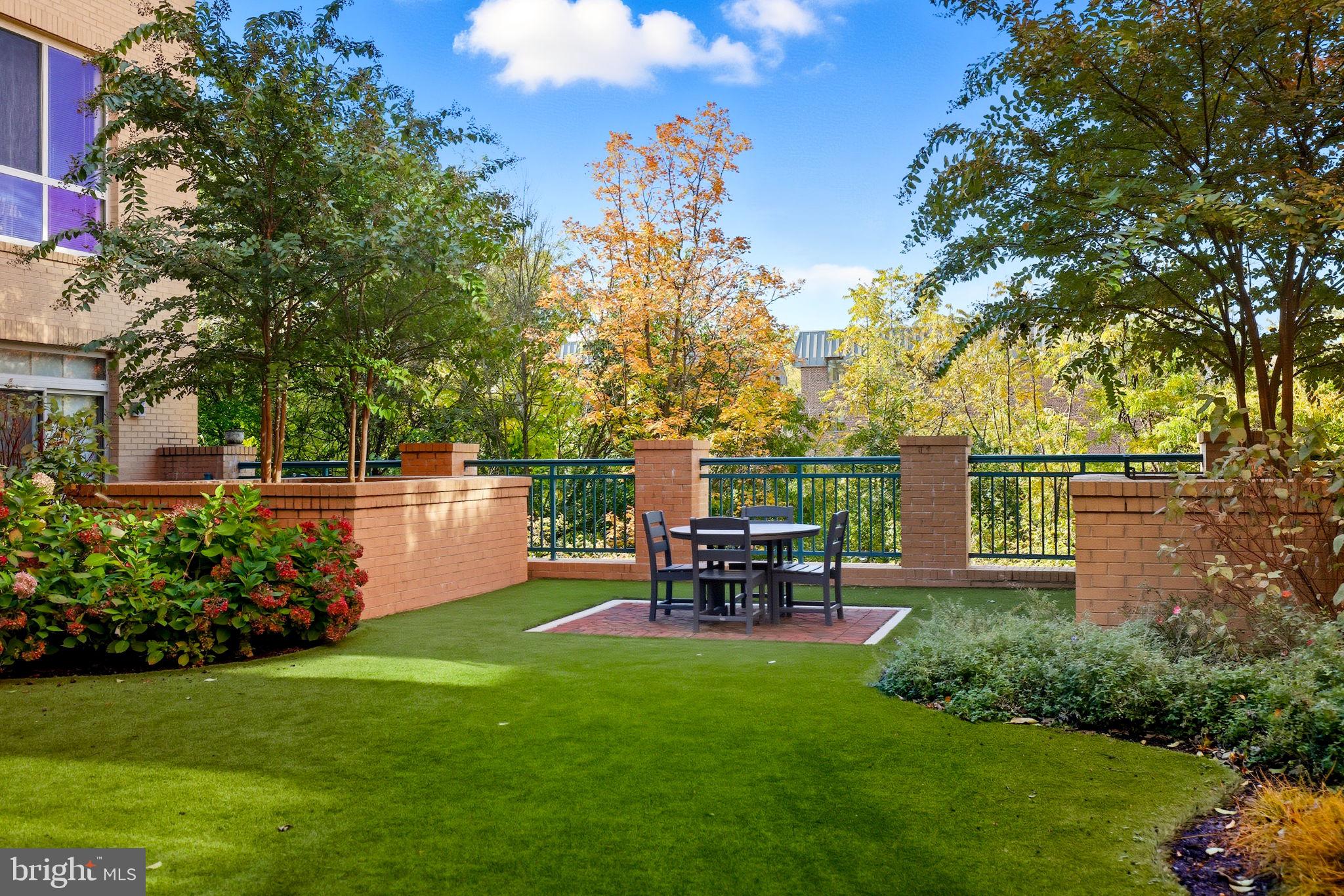 2200 N WESTMORELAND STREET 202