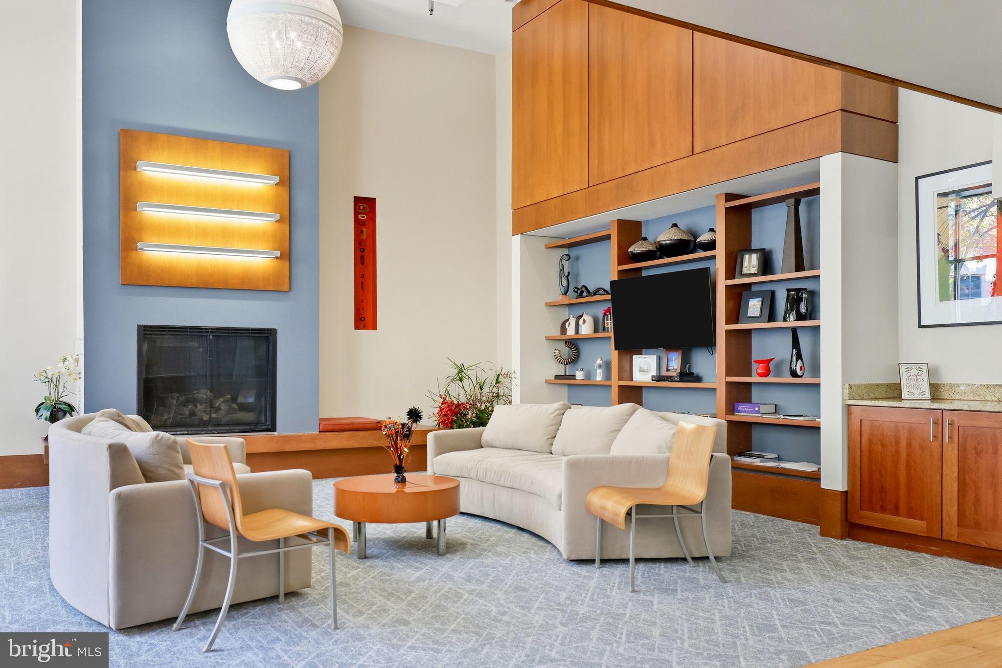 2200 N WESTMORELAND STREET 202