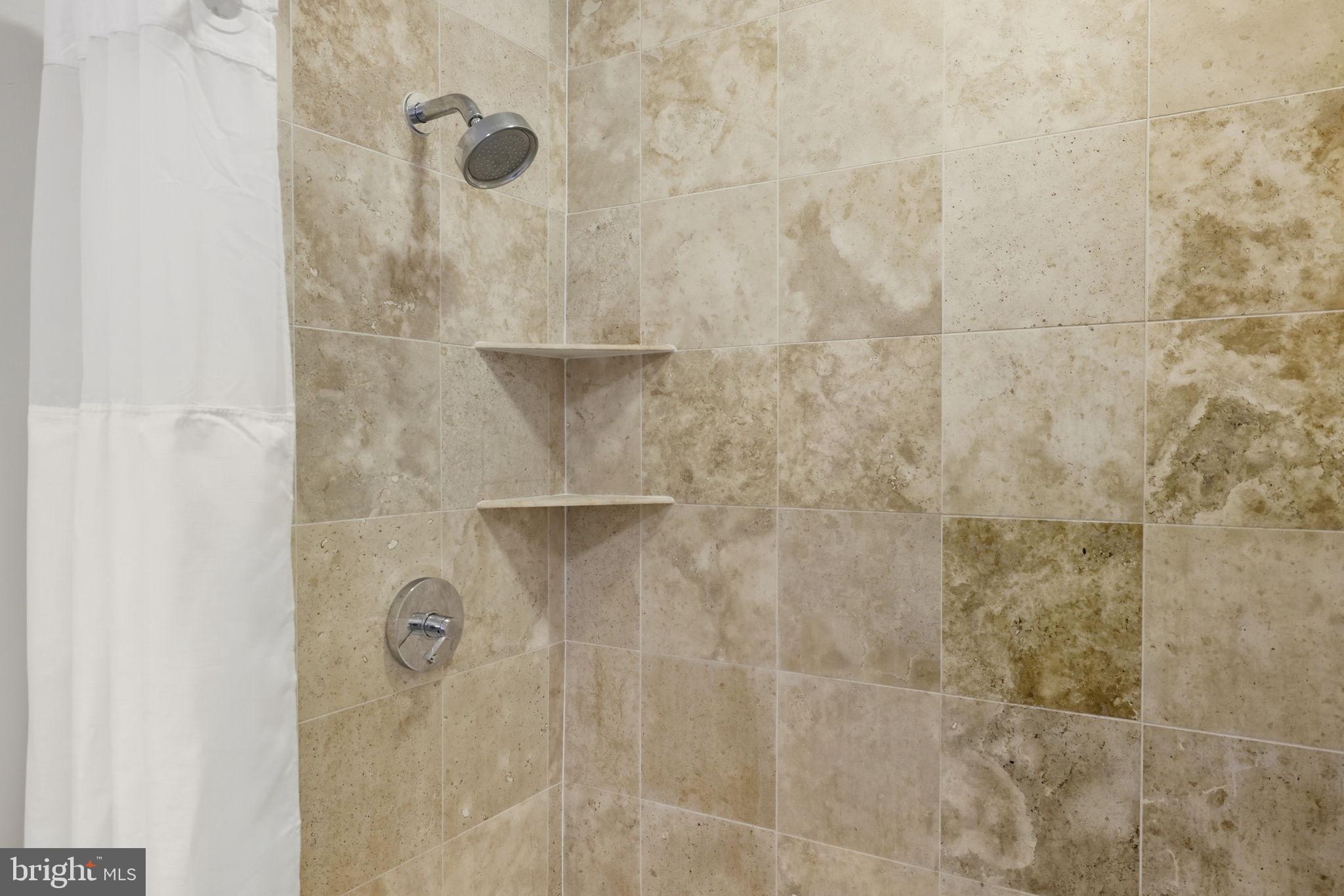 2200 N WESTMORELAND STREET 202