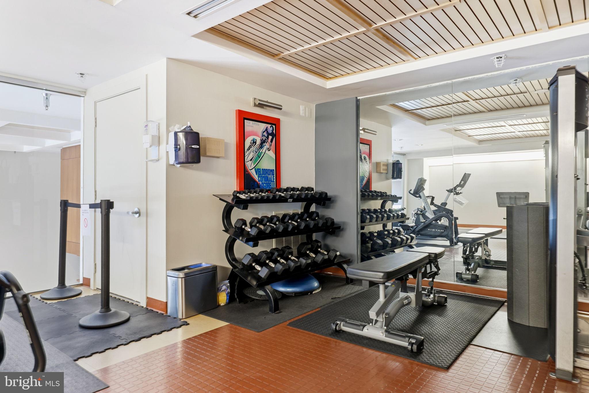 2200 N WESTMORELAND STREET 202