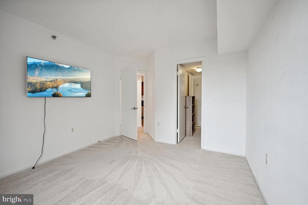 1001 N RANDOLPH STREET 608