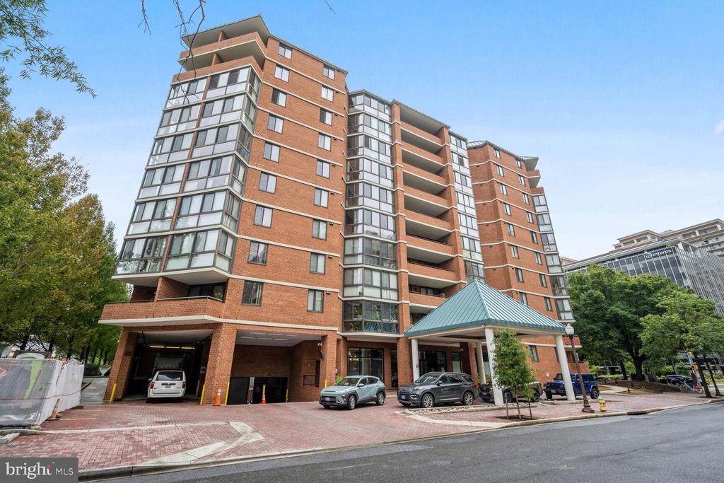1001 N RANDOLPH STREET 608