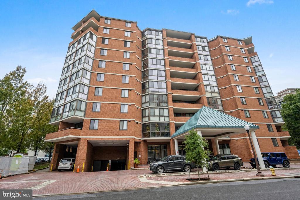1001 N RANDOLPH STREET 608