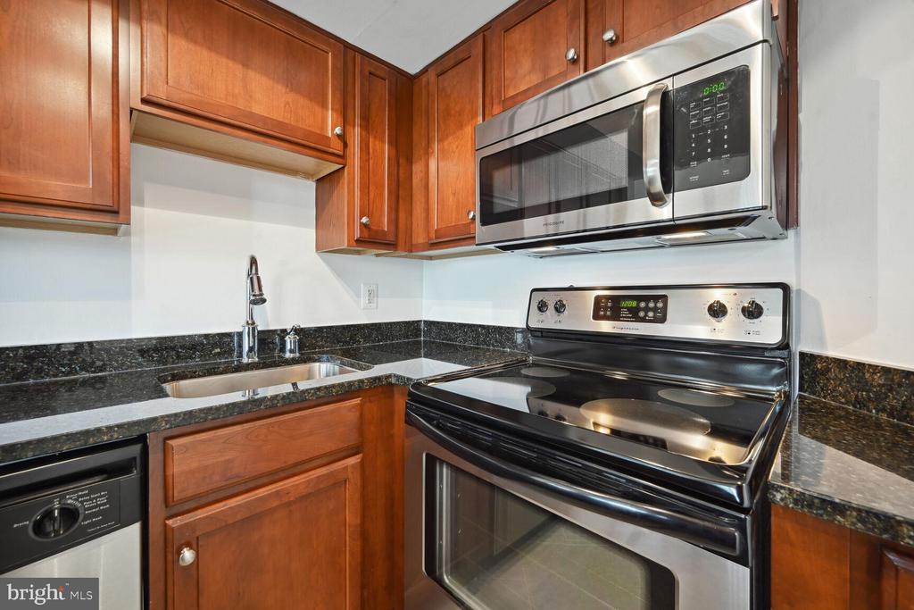 1001 N RANDOLPH STREET 608