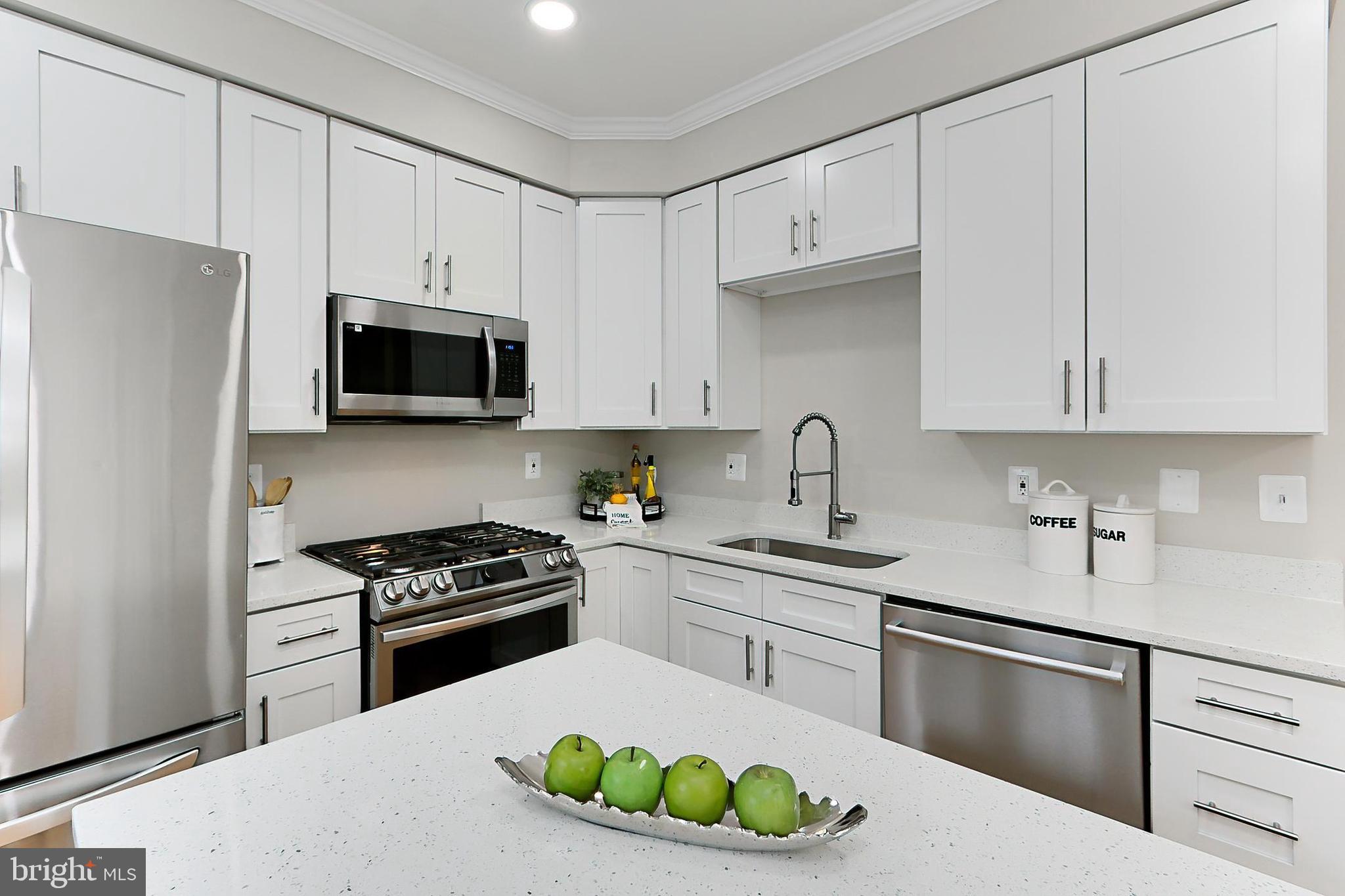 6495 ENGLISH IVY COURT