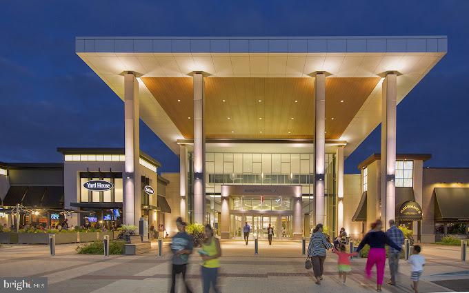 6495 ENGLISH IVY COURT