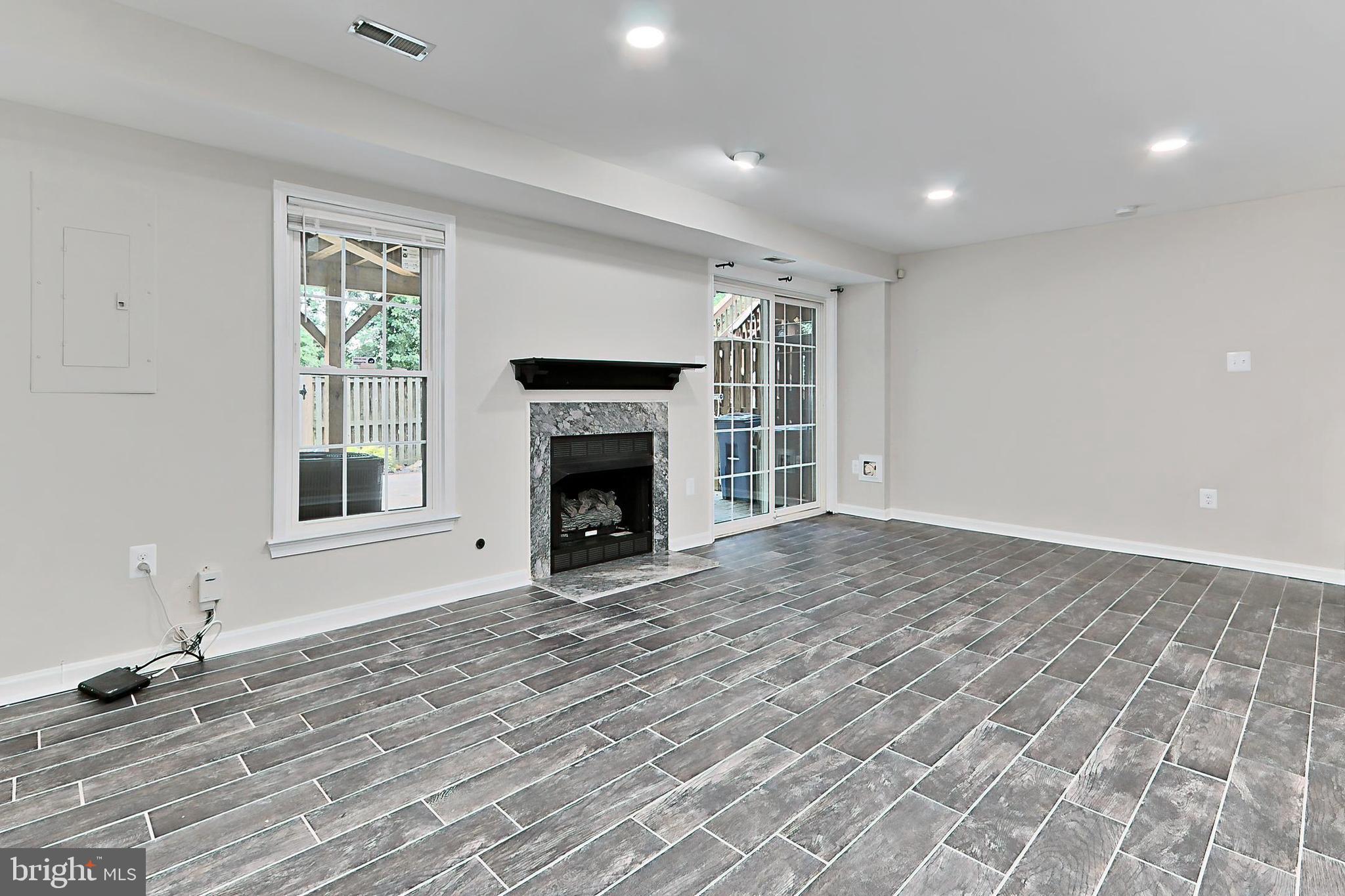 6495 ENGLISH IVY COURT