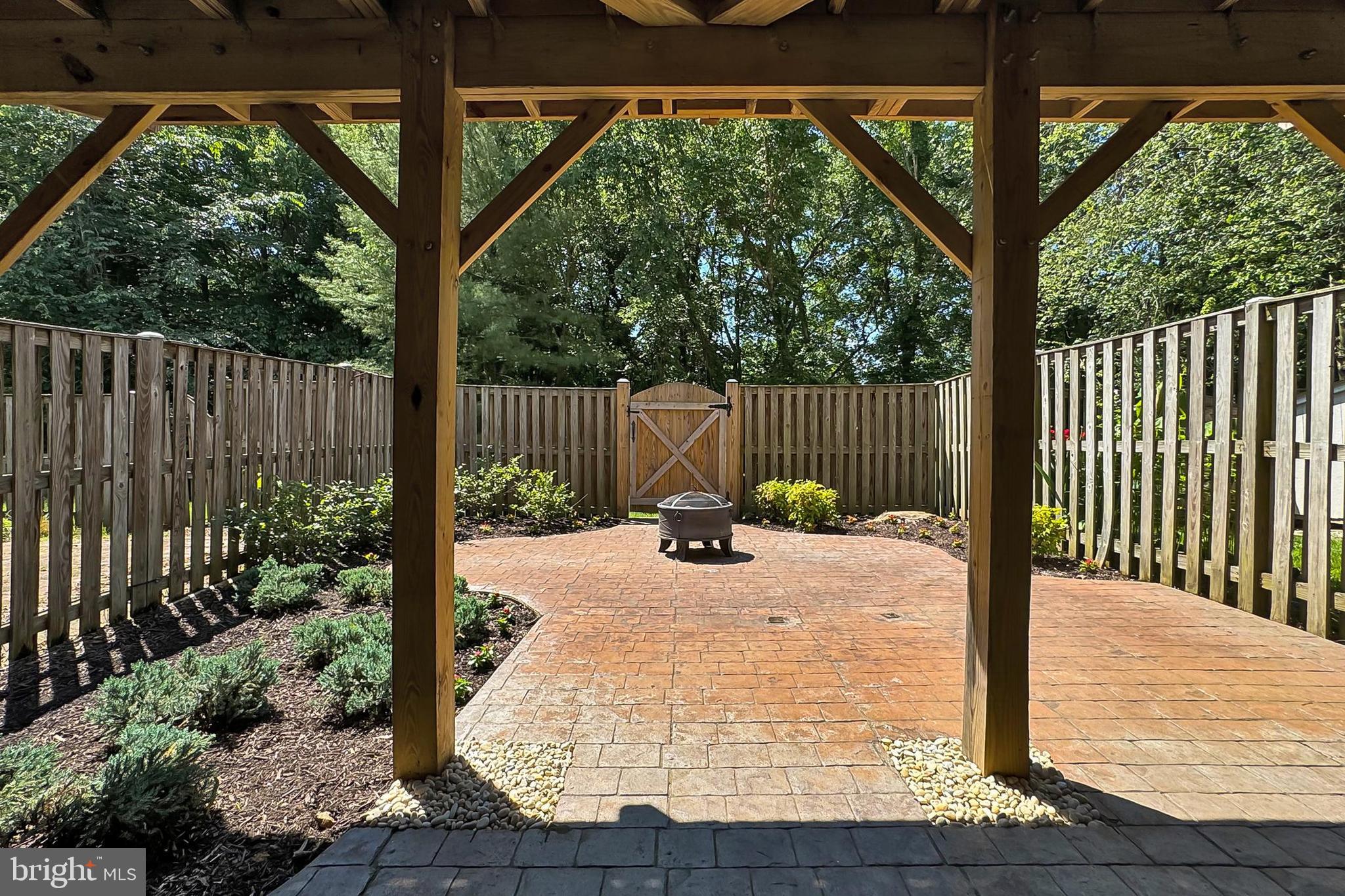 6495 ENGLISH IVY COURT