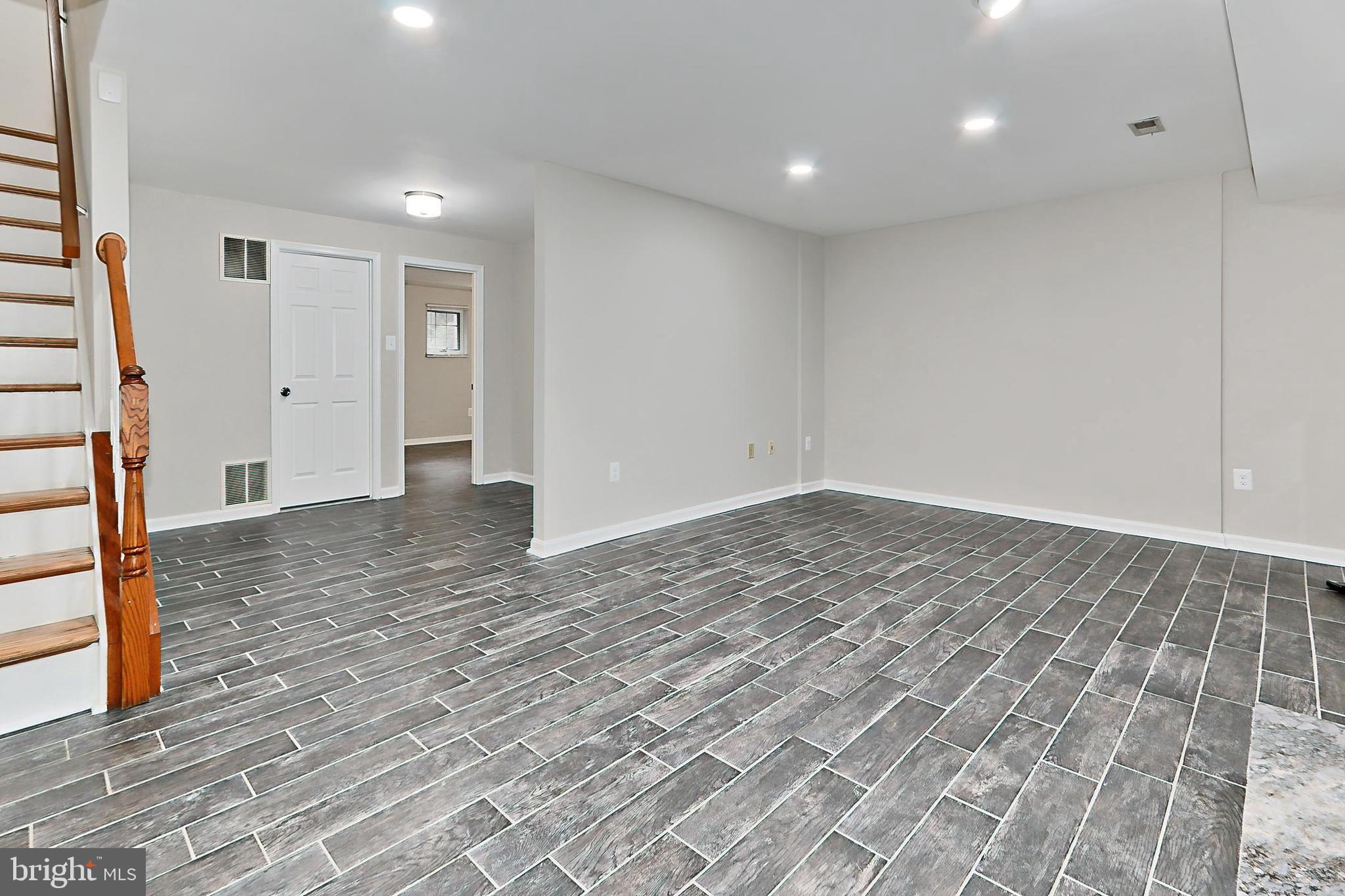 6495 ENGLISH IVY COURT